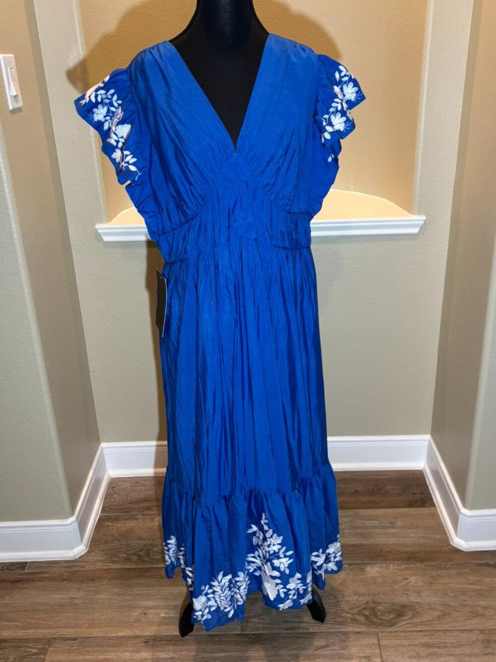 NWT Tuckernuck blue and white floral embroidered A-line maxi dress XL flutter sl